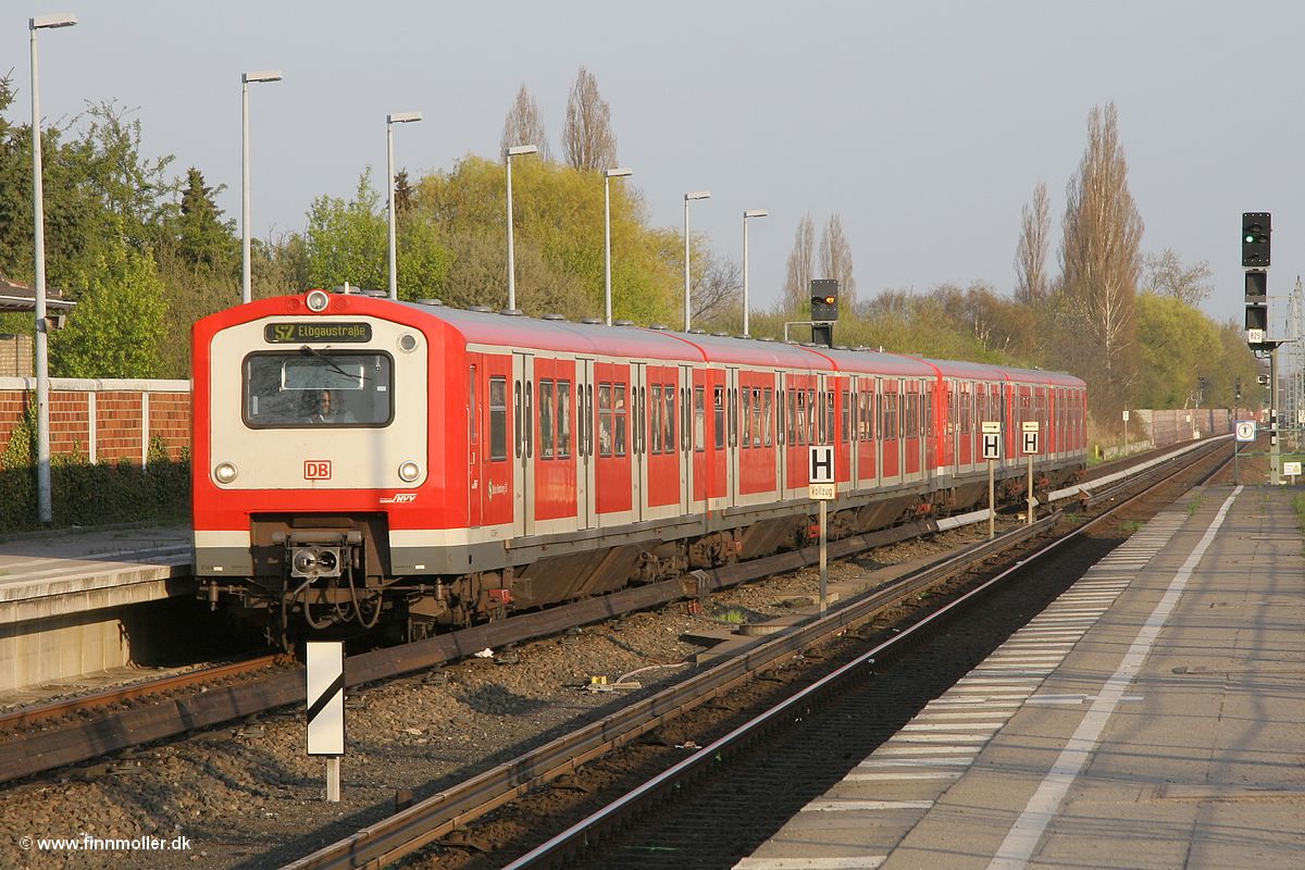 Hamburg S-Bahn 472 049 + 472 025